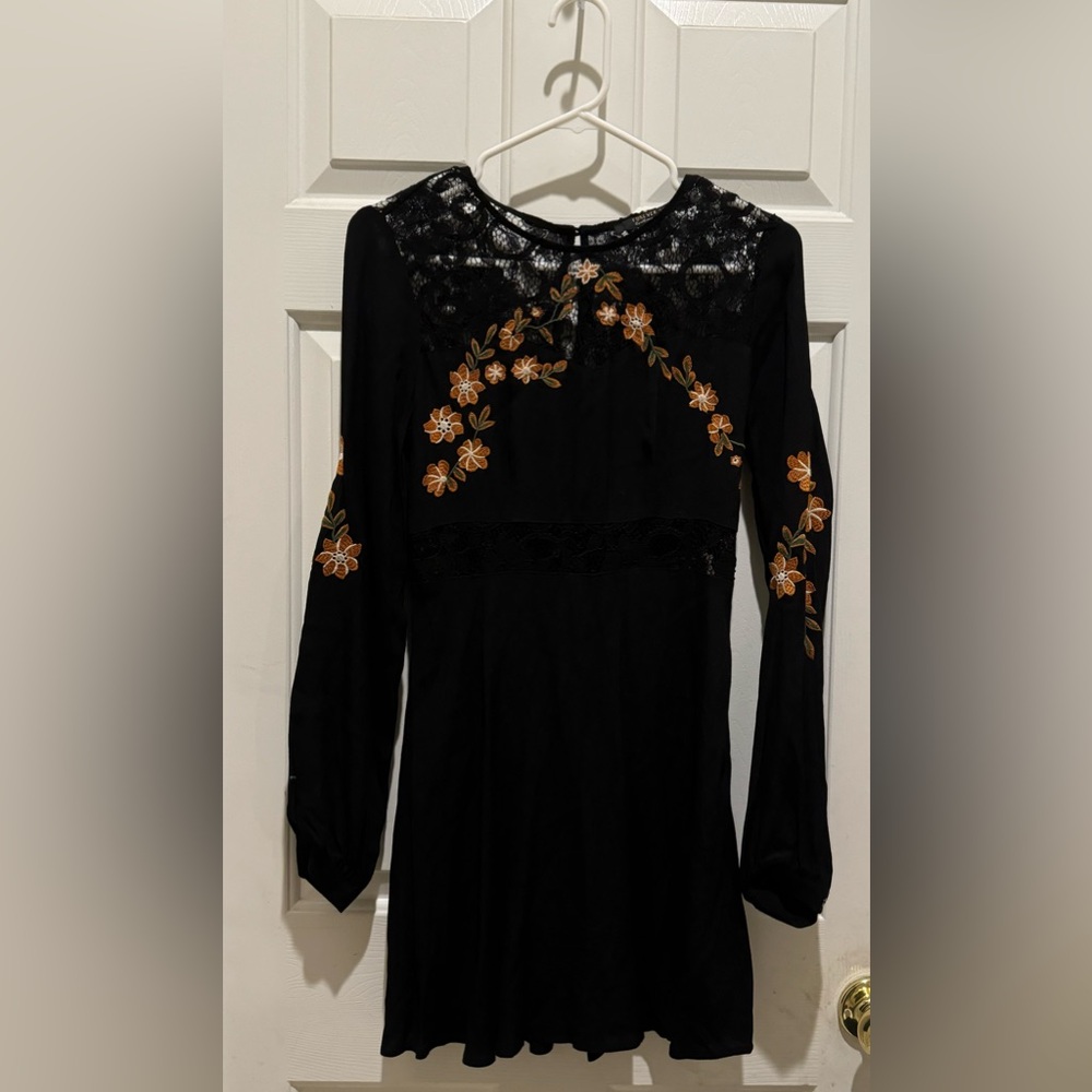 Forever 21 Contemporary black lace dress size small